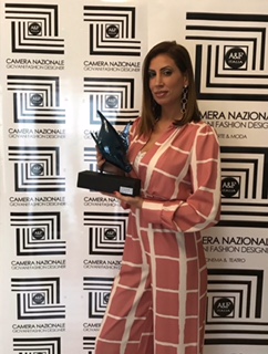 Foto con il Premio Elmo