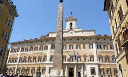 Sfratti, presidio dei sindacati a Montecitorio: “Non togliete il blocco dal Milleproroghe”