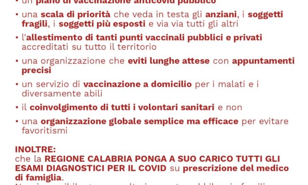 Reggio Calabria, manifestazione in Piazza del Popolo per un piano vaccinale pubblico, efficiente e trasparente
