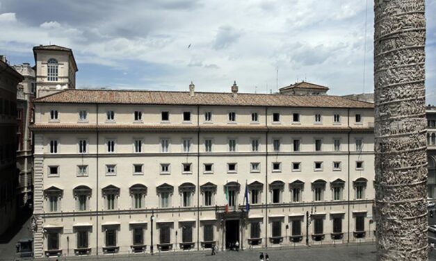 Covid-19, la conferenza stampa sul nuovo Dpcm