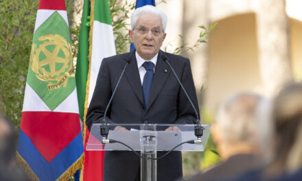 Al Quirinale la cerimonia di consegna del “Ventaglio”. Mattarella: “La vaccinazione è un dovere morale e civico”