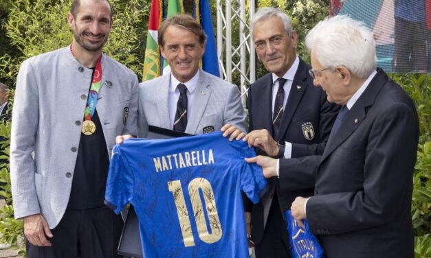 Mattarella ha conferito onorificenze motu proprio ai giocatori e allo staff della Nazionale vincitrice del campionato europeo
