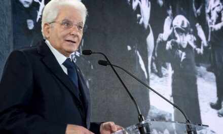 Mattarella nel Giorno della Memoria: «Combattere, oggi e nel futuro, ogni germe di razzismo, antisemitismo, discriminazione e intolleranza»