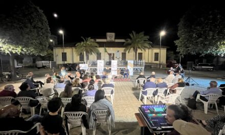 Reggio, i “Petali” di Giuseppe Marino impreziosiscono piazza Municipio a Gallina